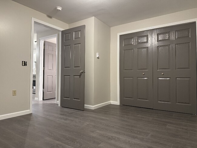 Building Photo - 355 S Main St