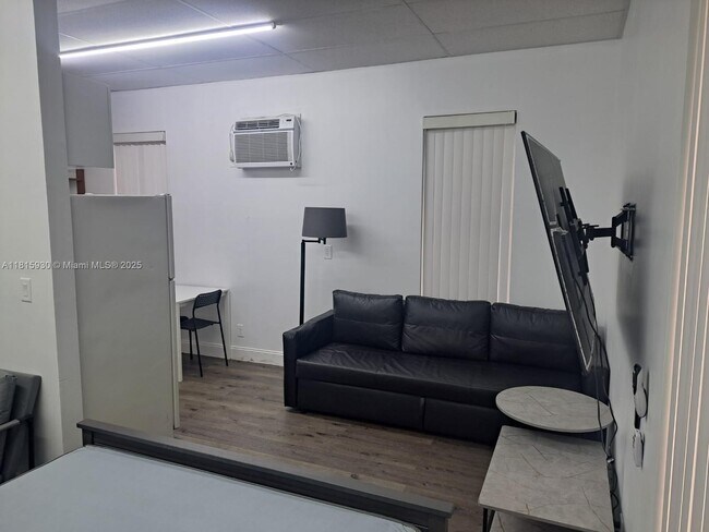 Building Photo - 4500 N Dixie Hwy