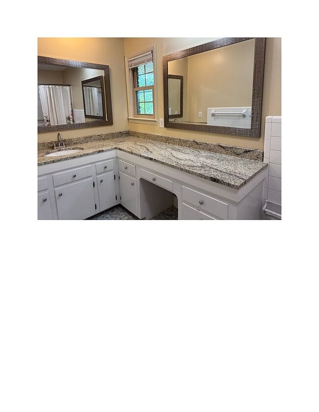 Building Photo - 157 Innsbrook Dr