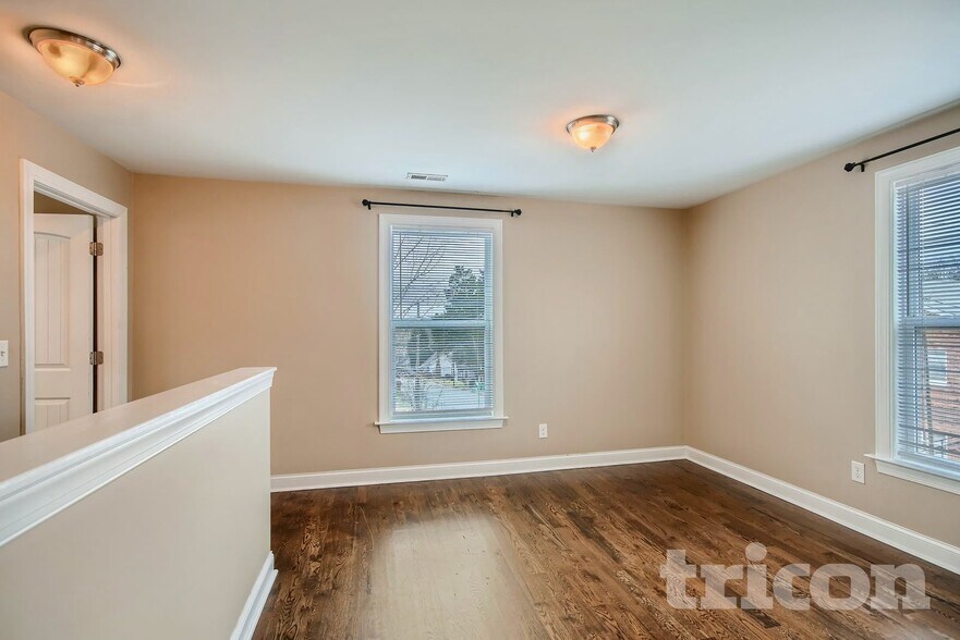 Building Photo - 247 Young Ave SW