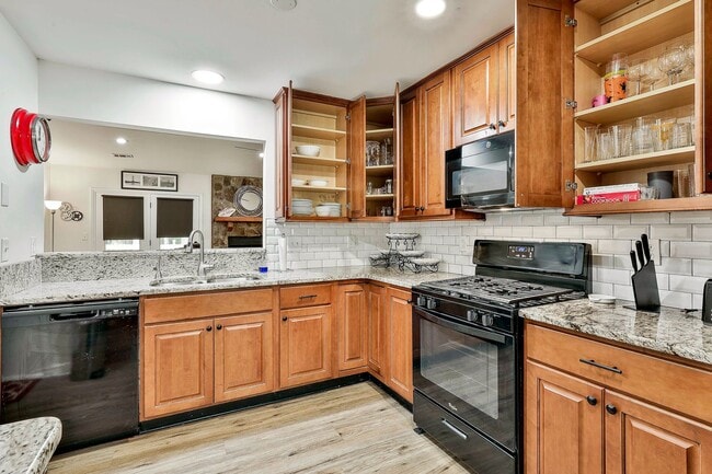 Building Photo - Charming 3 Bed / 2 Bath Furnished Ranch in One of Peachtree City's Most Scenic Settings