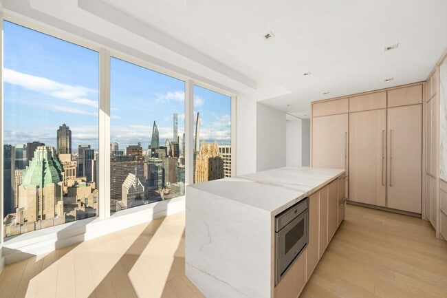 Building Photo - 138 E 50th St