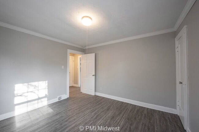 Building Photo - "Charming 3-Bedroom Haven with Spacious Living in Indianapolis – 2,190 Sq Ft of Comfort!"