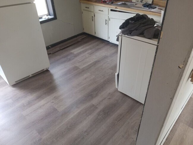 Building Photo - 731 E 3rd St