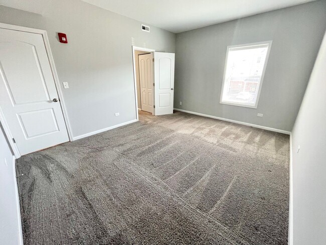 Building Photo - 811 E Main St