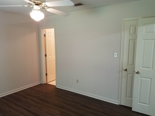 Building Photo - 6126 Vinnie Dr