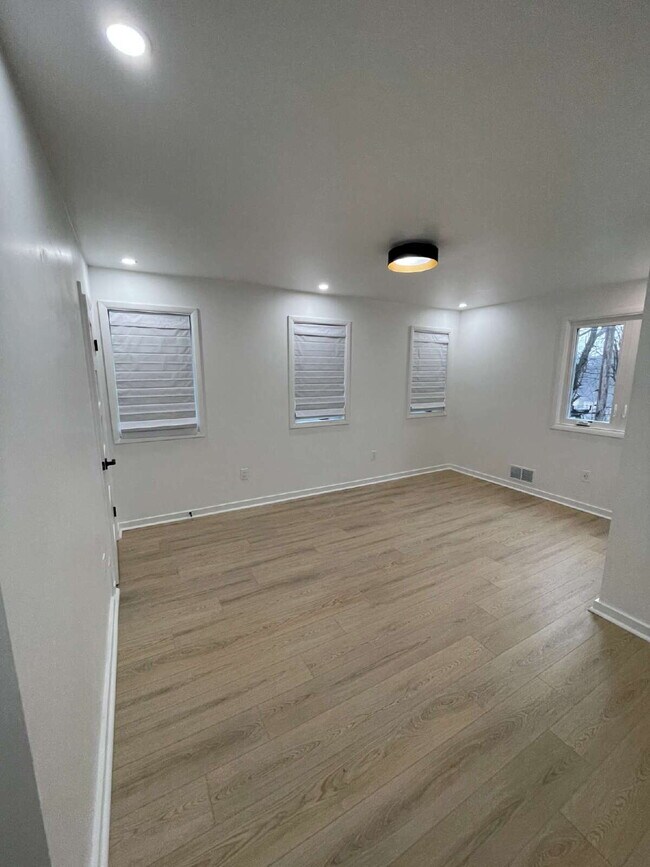 Building Photo - 107 Shoup St