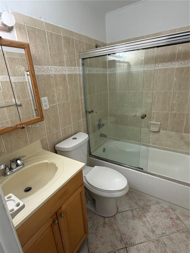 Building Photo - 4550 SW 67th Ave