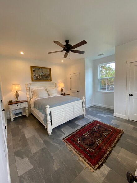 Building Photo - 58 River Oaks Rd