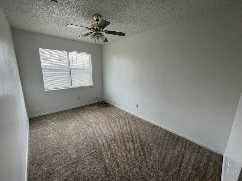 Building Photo - 1006 Eastside Dr