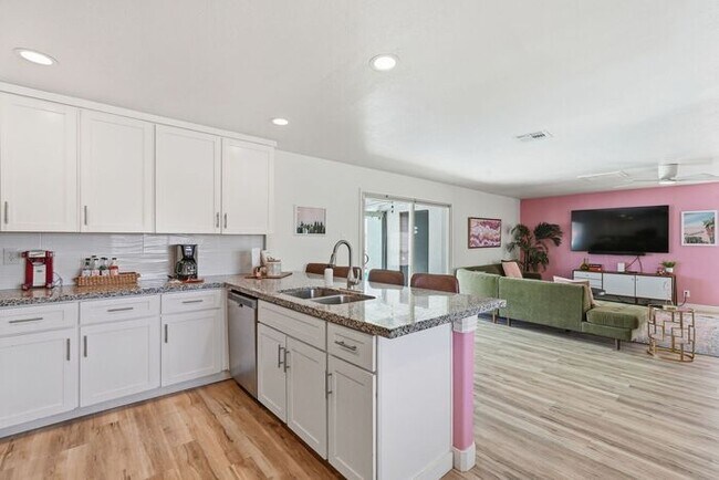Building Photo - Scottsdale Oasis Ready for July move-in!