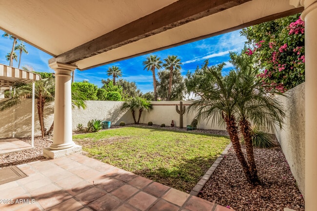 Building Photo - 625 E Northview Ave