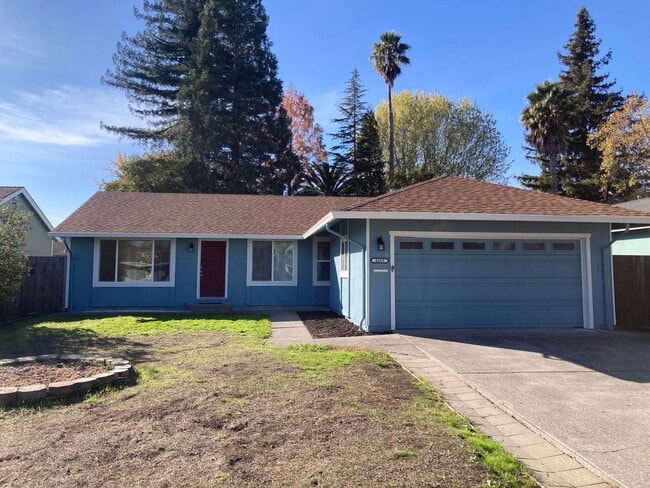 Building Photo - 8419 Lakewood Ave