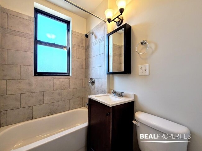 Building Photo - 0 bedroom in CHICAGO IL 60614
