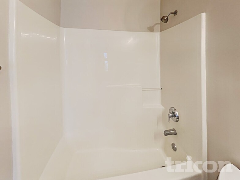 Building Photo - 116 Haywood Ln