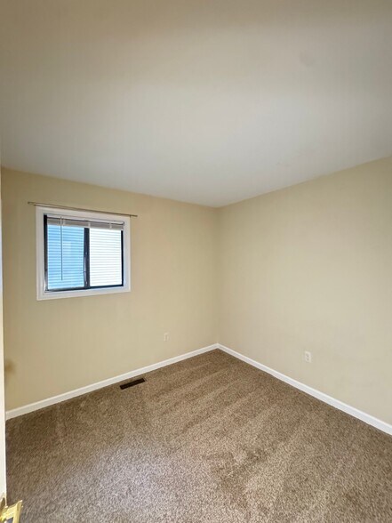 Building Photo - 40 Sundial Cir