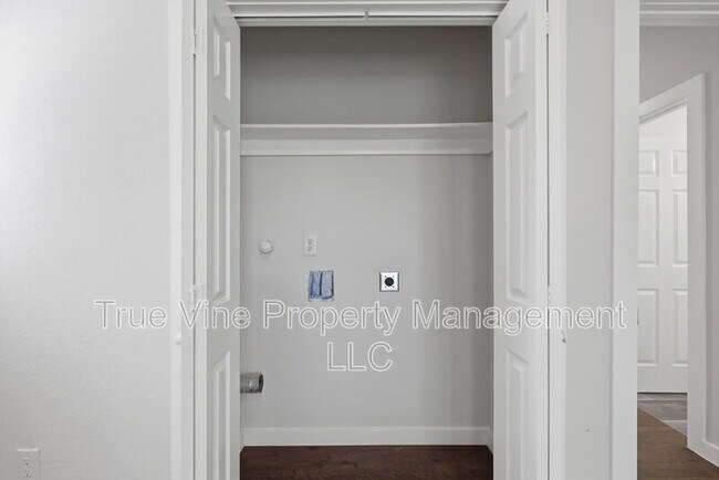 Building Photo - 216 E Fest St