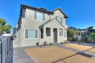 Building Photo - 4284 S Hobart Blvd