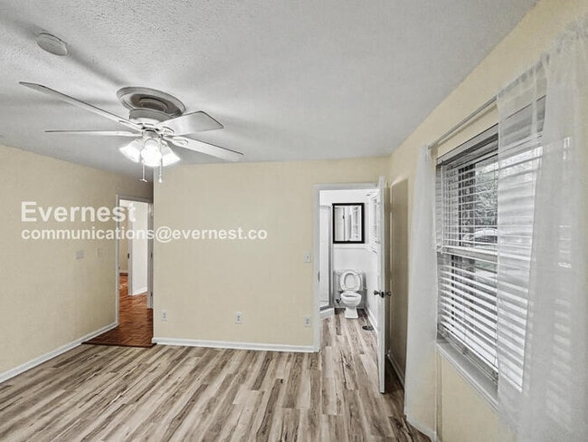 Building Photo - 3 Bed/2 Bath Home with Off-Street Parking / Pet-Friendly / Available Now!