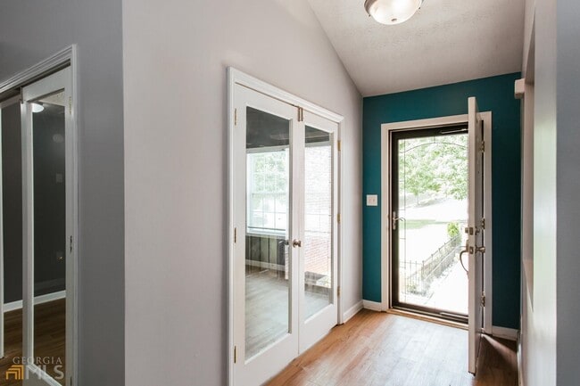 Building Photo - 137 Bristol Woods Dr