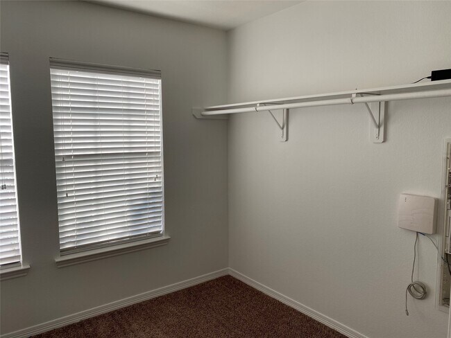 Building Photo - 10930 Reston Point Dr