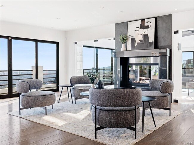 Building Photo - 2287 Sunset Plaza Dr