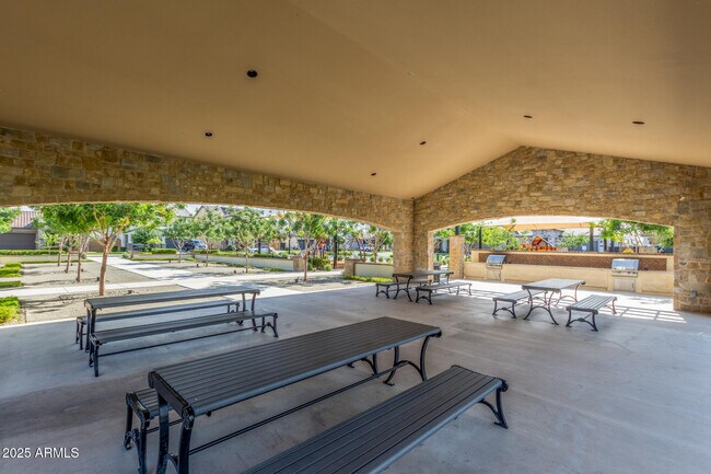 Building Photo - 2346 E Warbler Rd