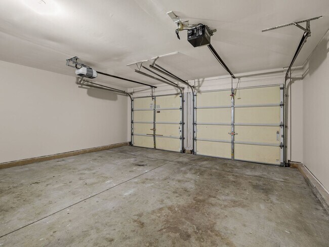 Building Photo - 129 Bathurst Ln