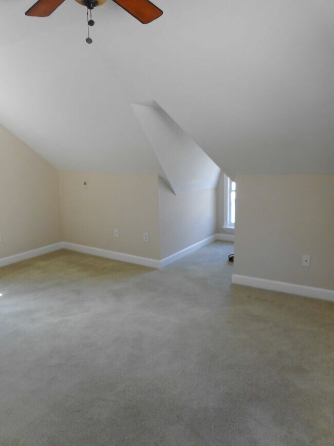 Building Photo - 608 Green St