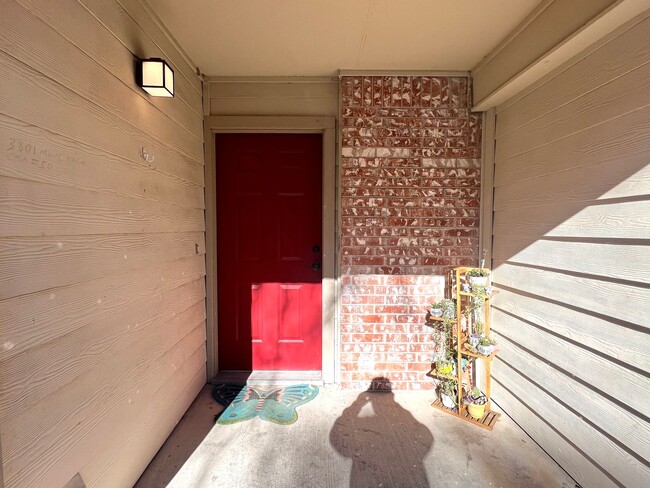 Building Photo - Two Stories, 2 Bedrooms 1.5 Baths Condo for Rent in Central Austin, Downtown, S Lamar and Hwy 290