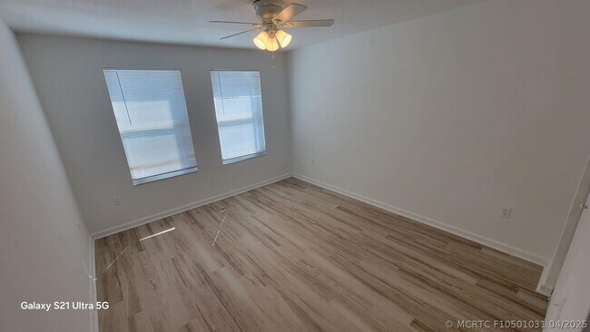 Building Photo - 1220 Villa Cir