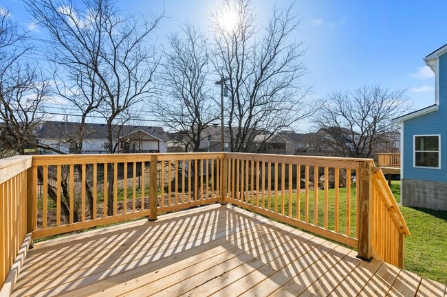 Building Photo - 441 Friendly Ave