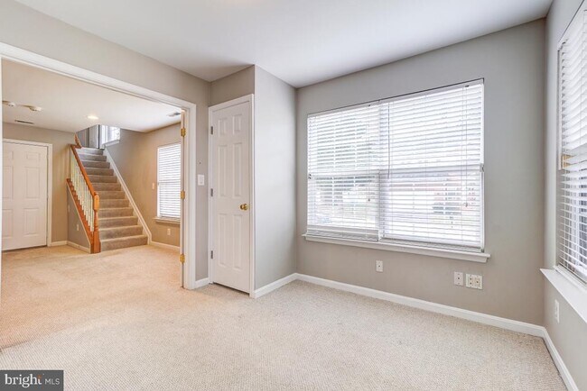 Building Photo - 6160 Cinnamon Ct