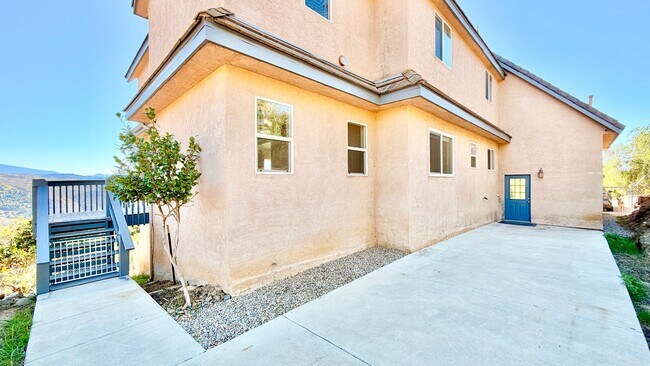 Building Photo - Spacious Two-Story Country Home with Amazi...