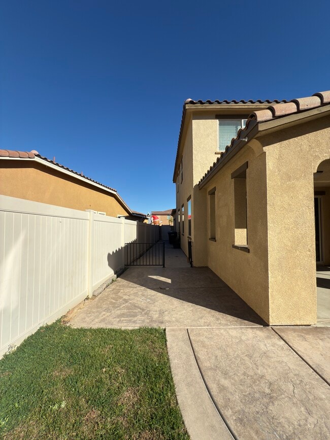 Building Photo - Chervil Way