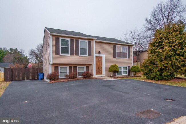 Building Photo - 1709 Dogwood Dr