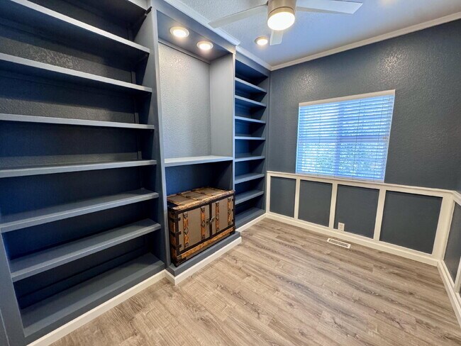 Building Photo - 11260 Jersey Way