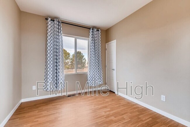 Building Photo - 10057 Quintero St