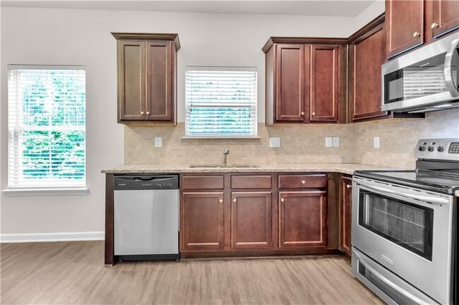 Building Photo - 4488 Ravenwood Dr