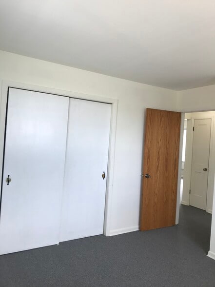 Freshly painted rooms with large closet - 8616 47th St