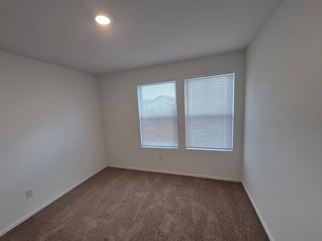 Building Photo - 12822 CHINALI SPG