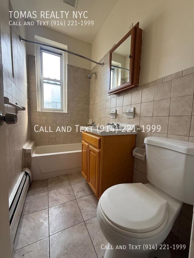 Building Photo - 776 E 233rd St
