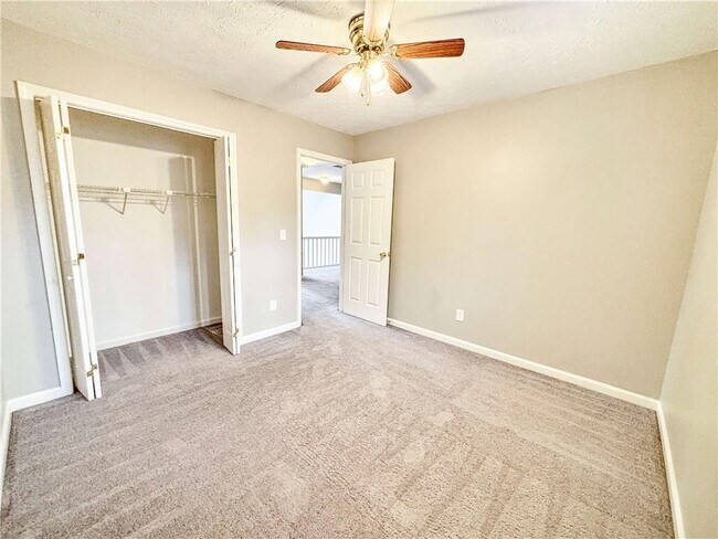 Building Photo - 5907 Brookside Dr SE