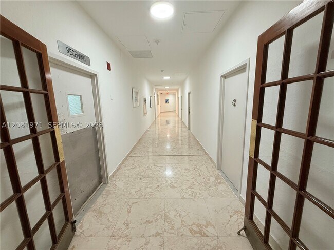 Building Photo - 3725 S Ocean Dr