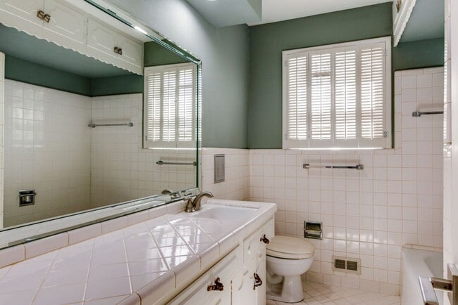 Building Photo - Beautifully Renovated Historic Home with a Large Backyard!