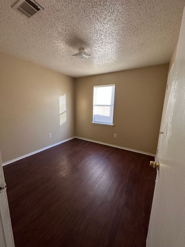 Building Photo - Remodeled 3 Bedroom Bossier Home