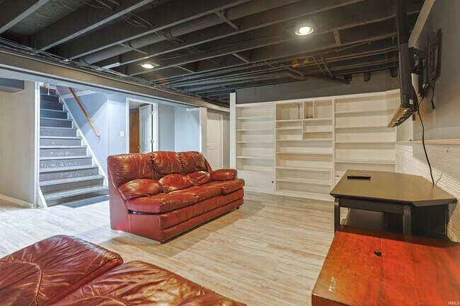 Building Photo - 19191 Palisade Ave