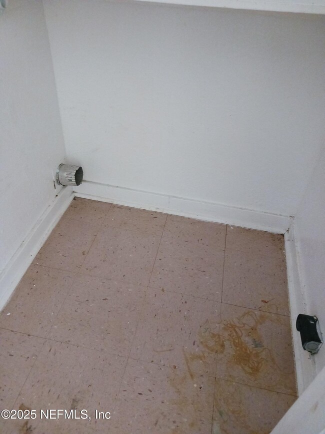 Building Photo - 2102 Brooklyn Rd