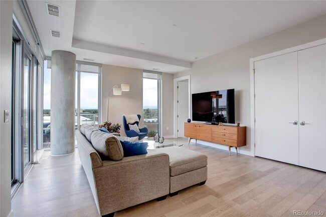 Building Photo - Stunning 2-Bedroom Condo at Sloan's Lake's Premier Lakehouse Community