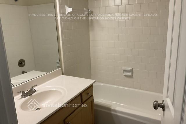 Building Photo - 985 Wenham Ln
